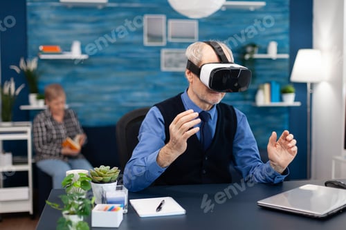 Preview: Happy pensioner experiencing virtual reality