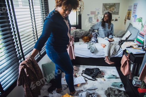 Preview: Mother unhappy with her daughter and the messy room