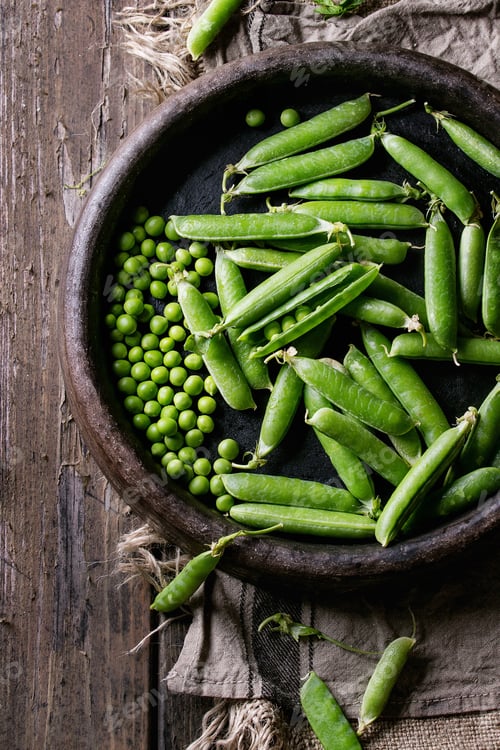 Preview: Young green peas