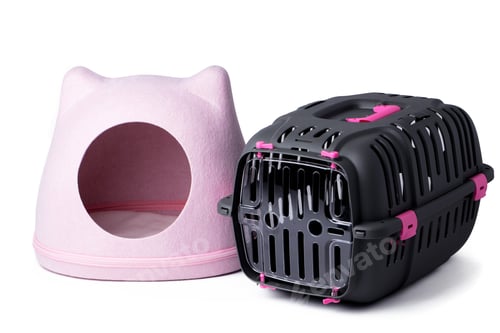 Preview: Cat house and animal carrier cage close up