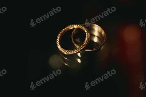 Preview: Close-up of two gold wedding rings for a wedding