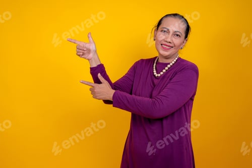 Preview: Old Woman Pointing Aside