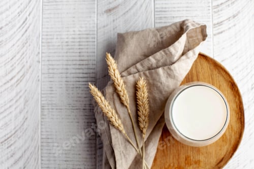Preview: Glass of Fresh Milk on Wooden Tray