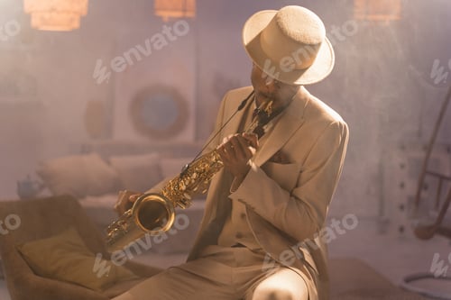Preview: Saxophonist