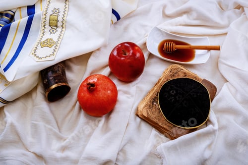 Preview: rosh hashanah jewesh holiday concept - shofar