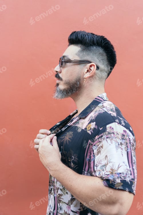 Preview: Man in summer shirt and sunglasses