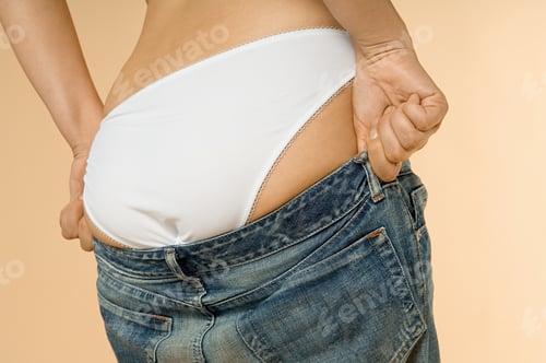 Preview: Woman putting on jeans