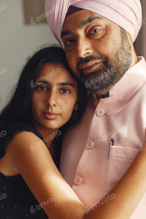 Preview: Portrait of Indian sikh man in turban with daughter