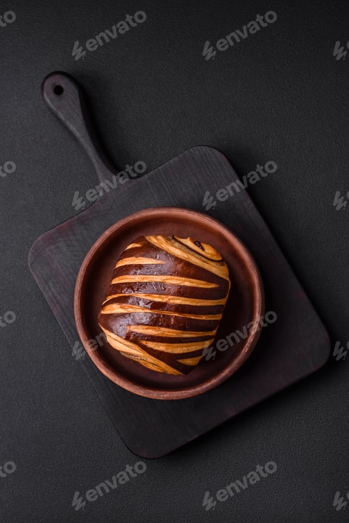 Preview: Delicious sweet crispy fresh baked cinnamon bun