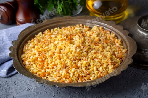 Preview: Turkish food, bulgur pilaf with vermicelli (Turkish name; arpa sehriyeli bulgur pilavi)