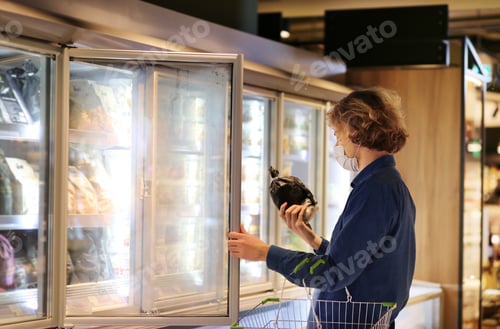 Preview: Supermarket Shopping, Face Mask And Gloves,Young Man Shopping In Supermarket, Reading Product