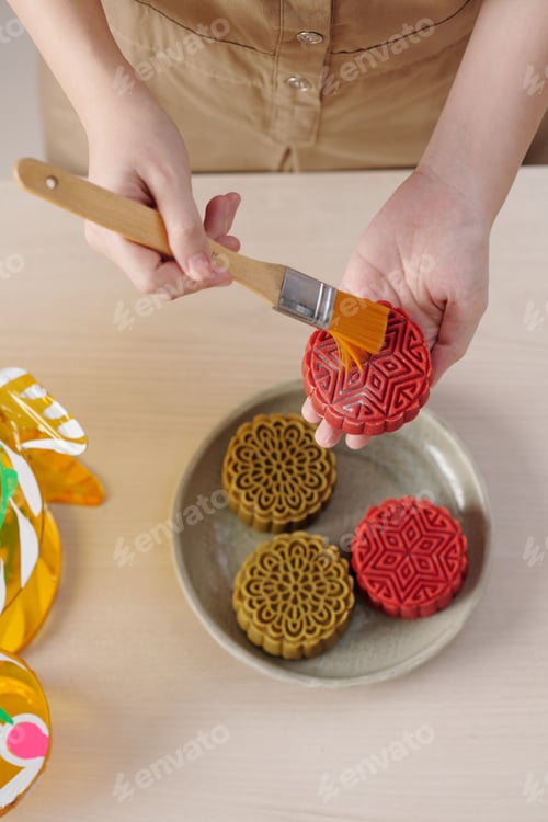 Preview: Woman Applying Sugar Powder on Mooncakes