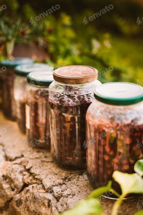 Preview: Making homemade liqueur from cherries