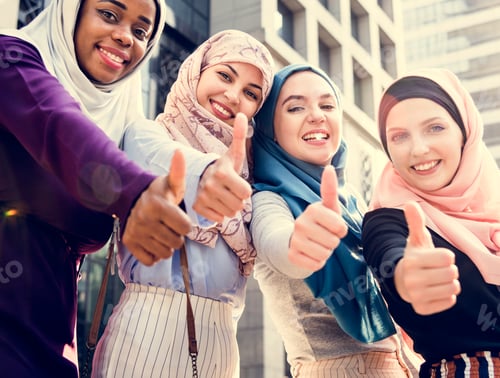 Preview: Group of islamic women gesturing thumps up