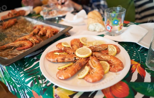 Preview: Family eats red prawns with lemon. Ready to eat.