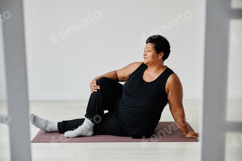 Preview: African American Senior Woman doing Fitness