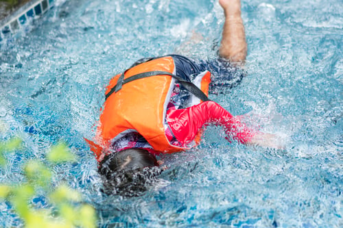 Preview: Kid falling down in swimming pool