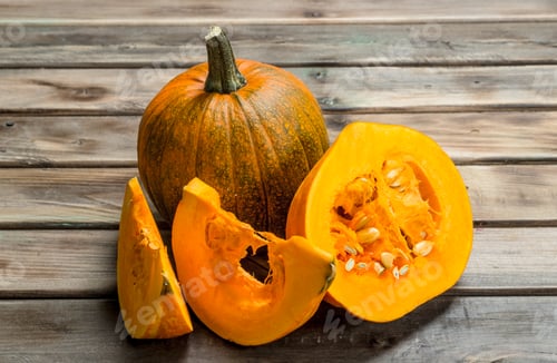 Preview: Whole and pieces of ripe pumpkin.
