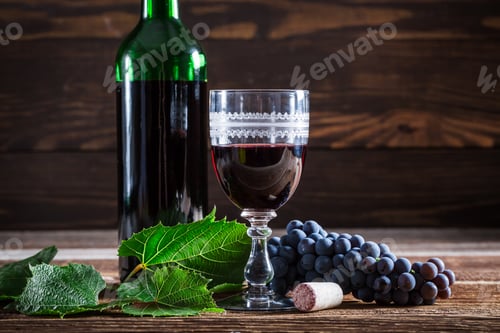 Preview: Fresh red wine on old wooden table
