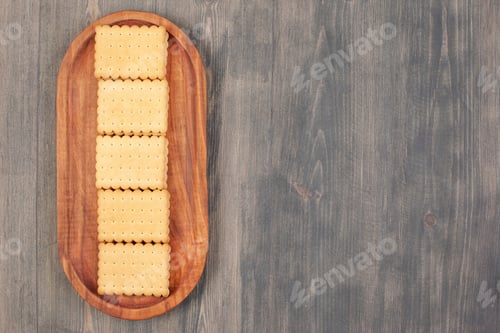 Preview: Delicious fresh crackers on a wooden board