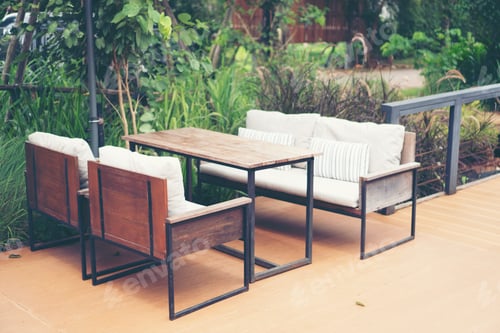 Preview: Dining table set in restaurant
