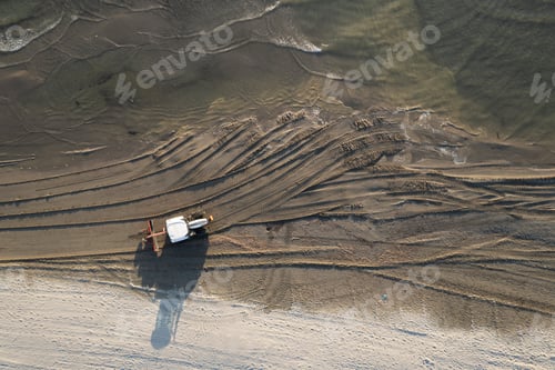 Preview: Photo documentation of a tractor cleaning the beach in the morning