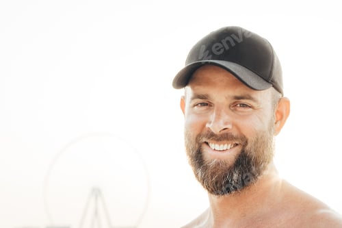 Preview: Bearded handsome man genuinely smilinf