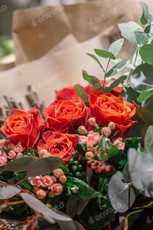 Preview: Close-up of a bouquet of roses on a blurred background.
