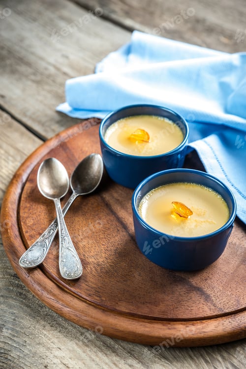 Preview: Creme caramel in the pots