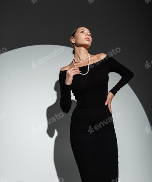 Preview: Elegant beautiful fashionable girl in stylish clothes in studio