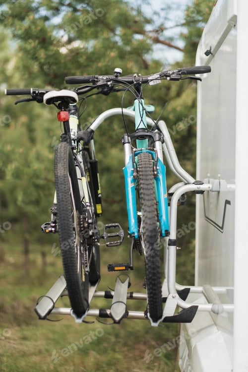 Preview: Bicycles are mounted on the motorhome. The concept of travel