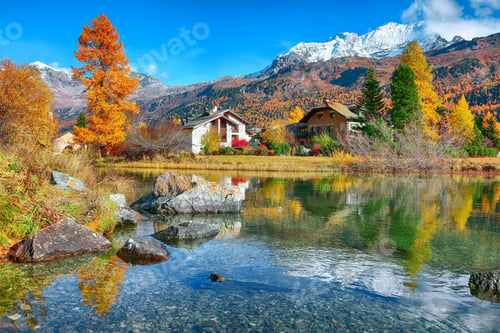 Preview: Spectacular autumn scene of Sils im Engadin (Segl) village and Sils Lake (Silsersee).