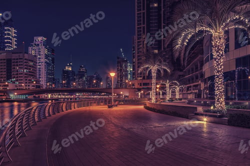 Preview: Promenade and canal in Dubai Marina