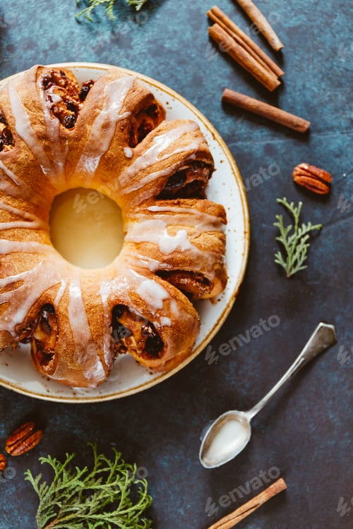 Preview: Creative flat lay, top view of Swedish tea ring Christmas cake