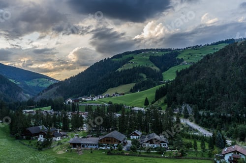 Preview: Mountain Scenery in Italy