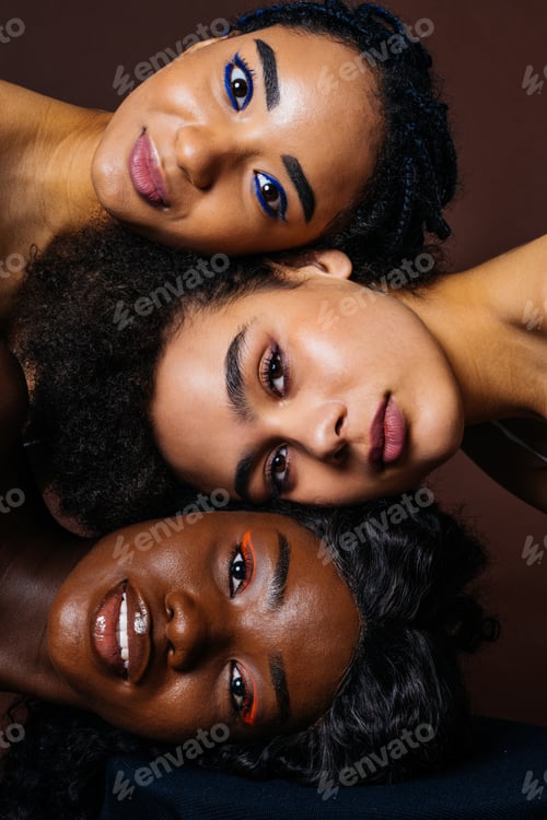 Preview: Beautiful black women posing in studio
