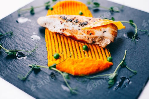 Preview: Grilled chicken breast and salad with carrot