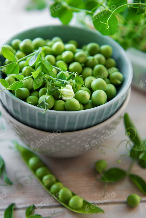 Preview: Bowl with sweet pea pods