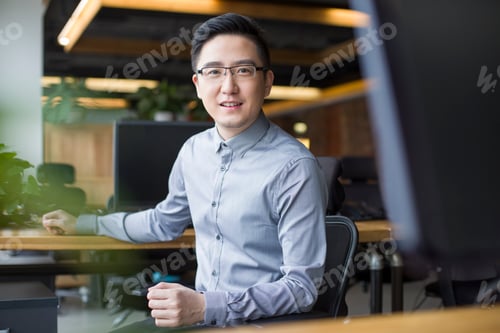 Preview: IT worker sitting in office