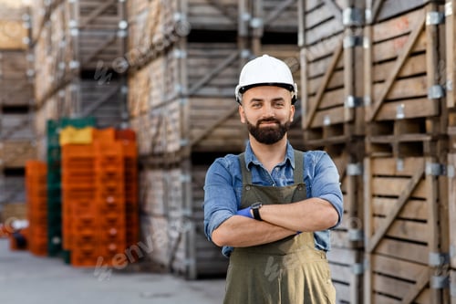 Preview: Inspecting products in warehouse, management, distribution and logistics