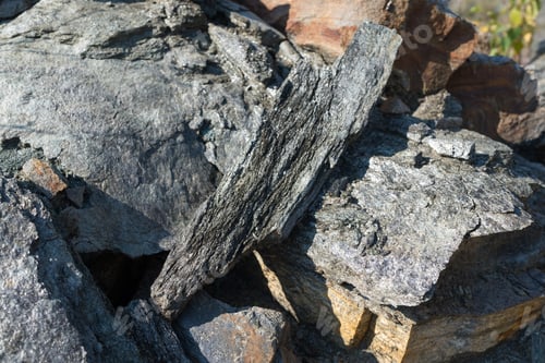 Preview: Living in the Environment of Graphite Deposit, Mineral Production, and Stones