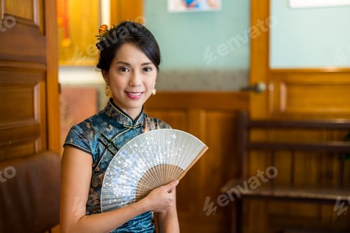 Preview: Woman wear traditional chinese cheongsam in the vintage restaurant