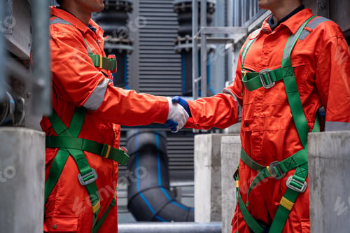Preview: Two men in orange jumpsuits shake hands