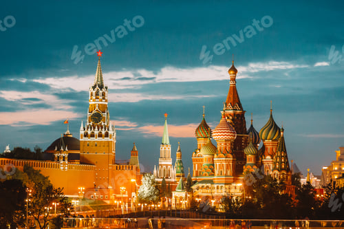Preview: Panoramic view of Moscow landmark during sunset from Zaryadye Park