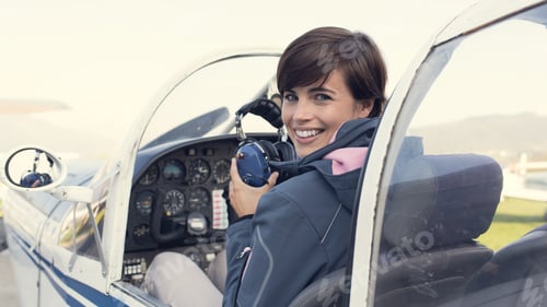 Preview: Pilot in the aircraft cockpit