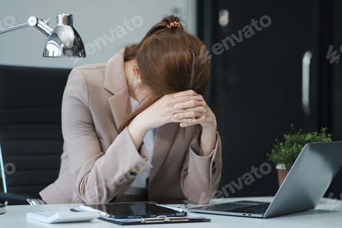 Preview: Business woman talking on the phone arguing