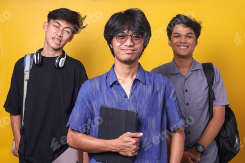 Preview: Male Friends