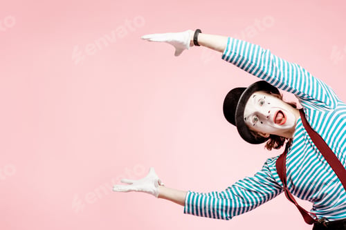 Preview: Pantomime on the pink background