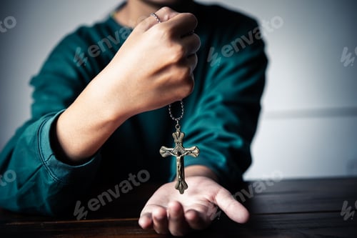 Preview: The Christian hand holds the necklace of Christ in his hand, as if he had always been with God.