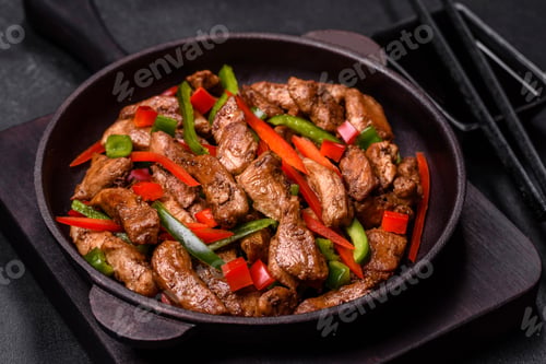 Preview: Delicious Asian teriyaki meat with red and green bell peppers